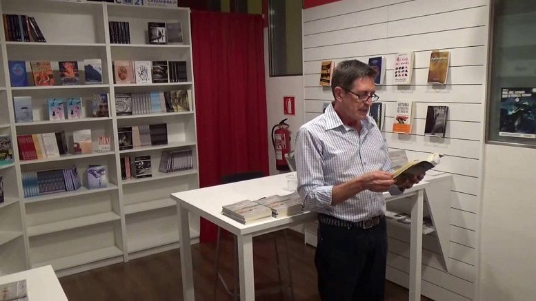 Jaume Casasola presentant el llibre a Barcelona