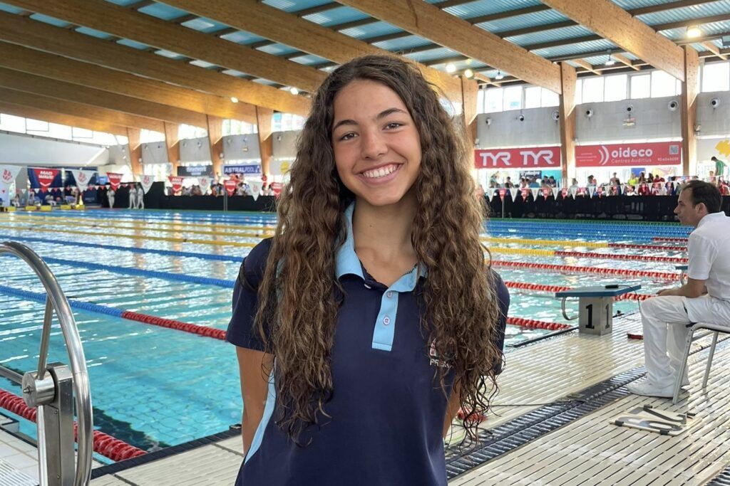 Gala Alonso (2009), nadadora del CN Premià, a Sabadell durant el Campionat d'Espanya